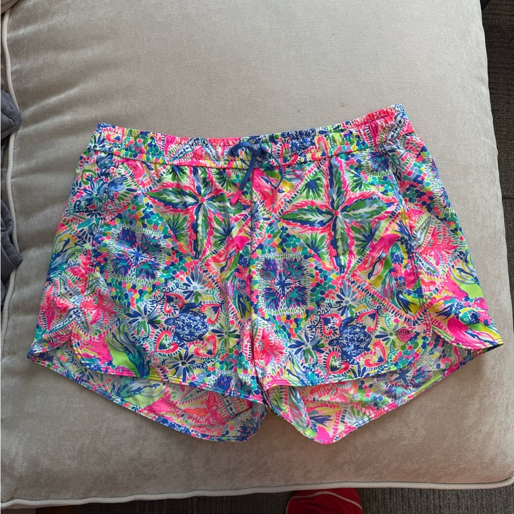 Lilly Pulitzer shorts dancing on the deck Sz m